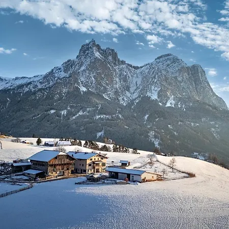 Krahof Dolomites - Urlaub Auf Dem Bauernhof Aparthotel Castelrotto